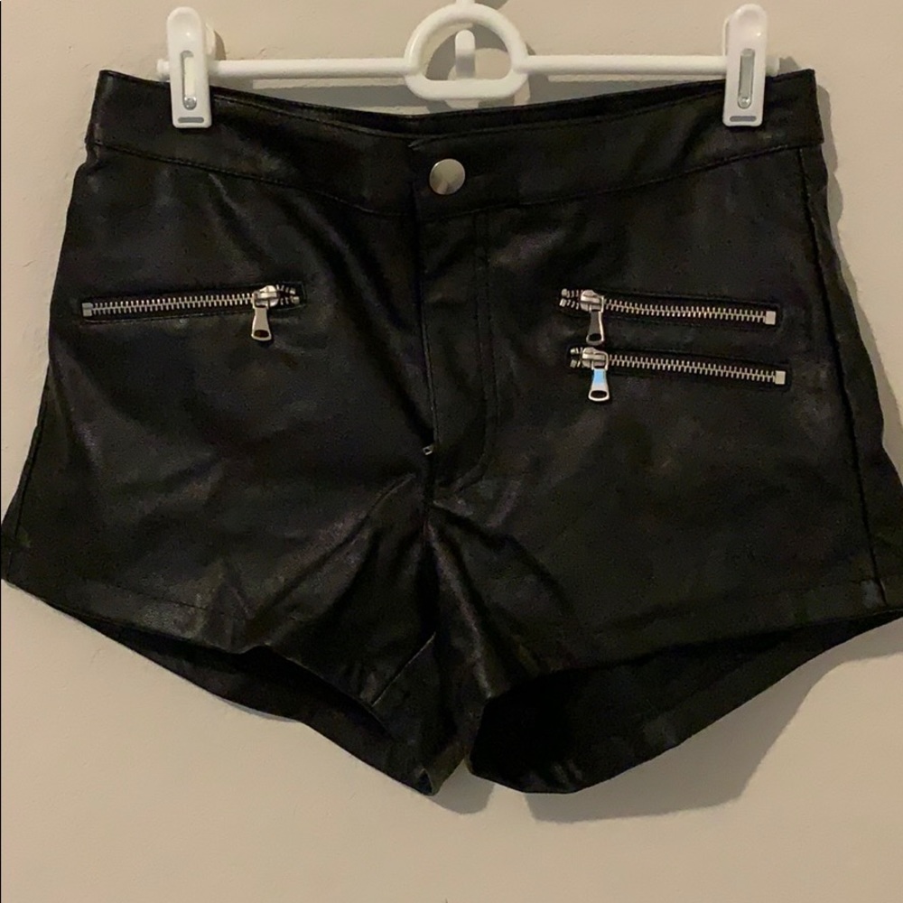 🔥🔥🔥 Black leather shorts